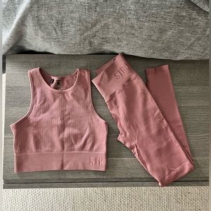 NWOT Rib Seamless Leggings & Crop Top Workout Set, Blush Pink